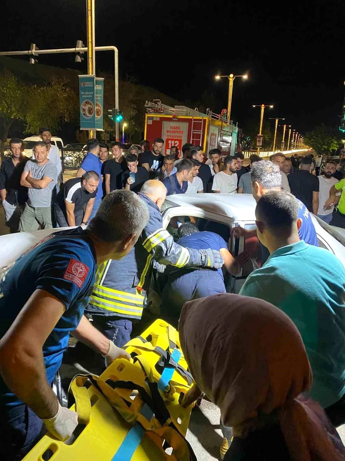 Elazığ’da kafa kafaya çarpışan otomobillerde 2 kişi yaralandı